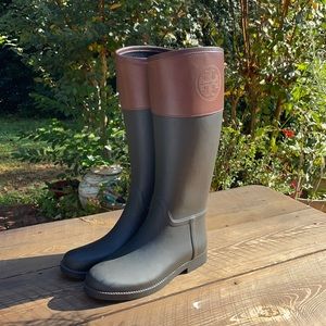 Tory Burch rain boots. Rubber/leather upper. Textile lining.